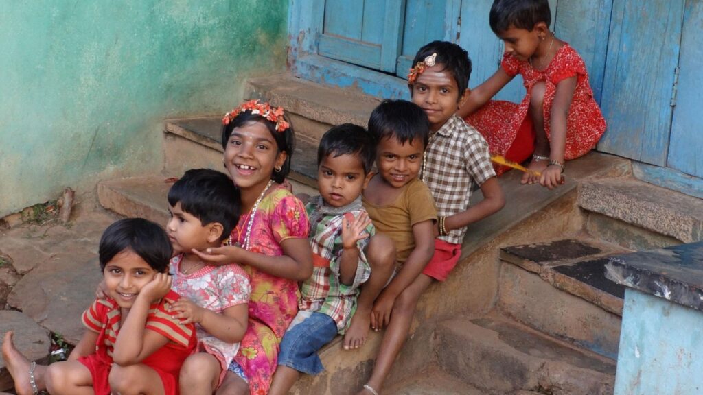 L’INDIA DA’ TANTO, MA POI SI RIPRENDE TUTTO CON GLI INTERESSI (il trionfo del buio/“nada”)