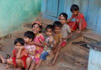 L’INDIA DA’ TANTO, MA POI SI RIPRENDE TUTTO CON GLI INTERESSI (il trionfo del buio/“nada”)